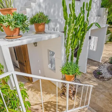 度假居 With Garden Shared Pool - 4 Min From