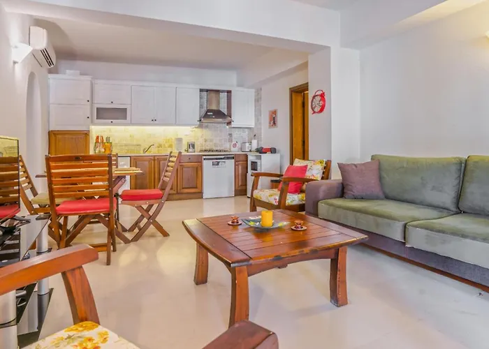 Feriehus With Garden Shared Pool - 4 Min From