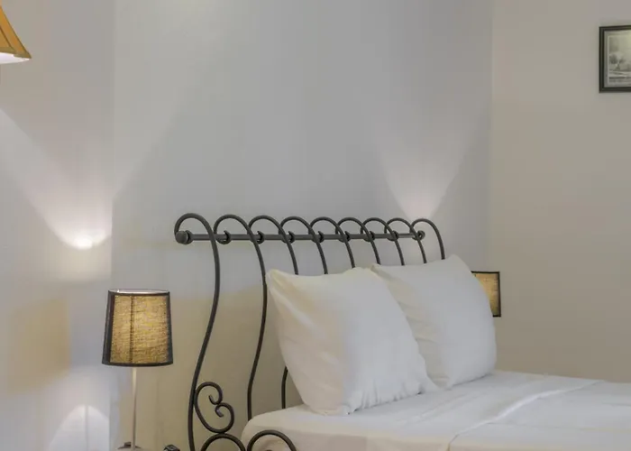 With Garden Shared Pool - 4 Min From Feriehus