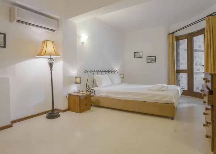 With Garden Shared Pool - 4 Min From *