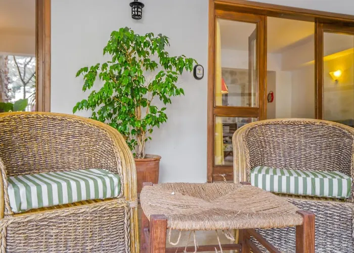 Feriehus With Garden Shared Pool - 4 Min From