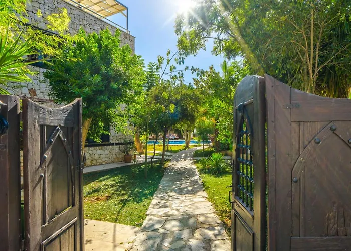 With Garden Shared Pool - 4 Min From Feriehus *