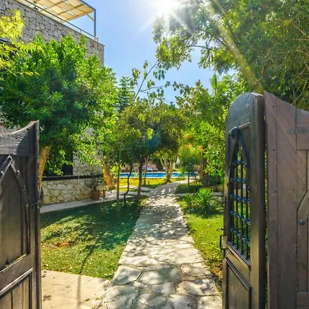 Holiday home With Garden Shared Pool - 4 Min From *