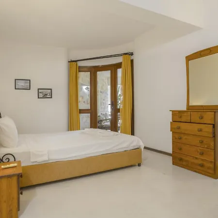 Holiday home With Garden Shared Pool - 4 Min From Kalkan