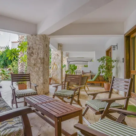 With Garden Shared Pool - 4 Min From Kalkan