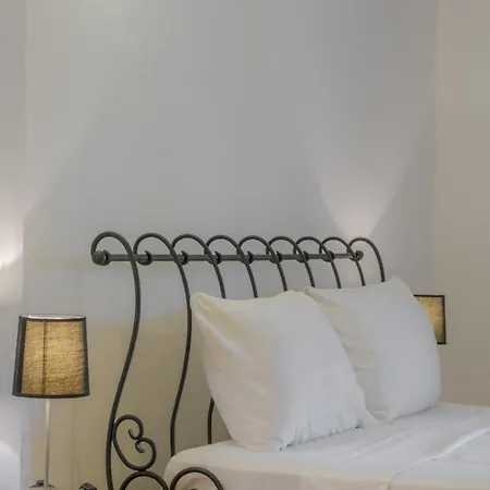 With Garden Shared Pool - 4 Min From 度假居