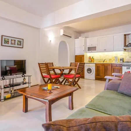 With Garden Shared Pool - 4 Min From Kalkan