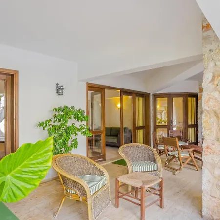 With Garden Shared Pool - 4 Min From Kalkan